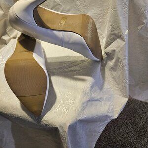 Women's White Report Pump. NWOT. Never Worn. 9.5